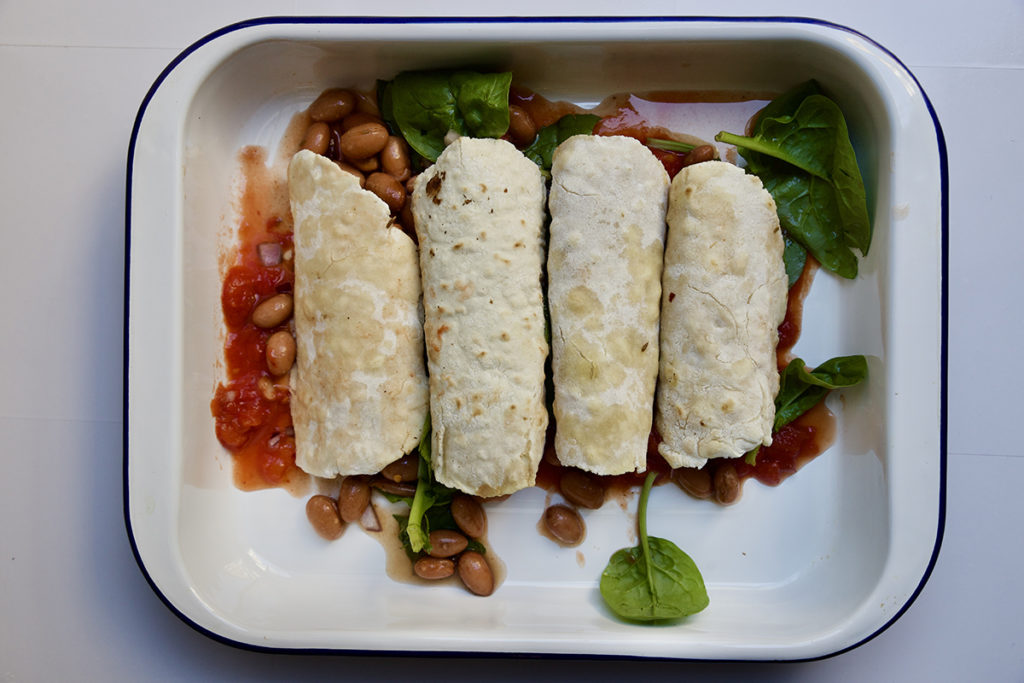 Enchiladas con pomodoro e spinaci