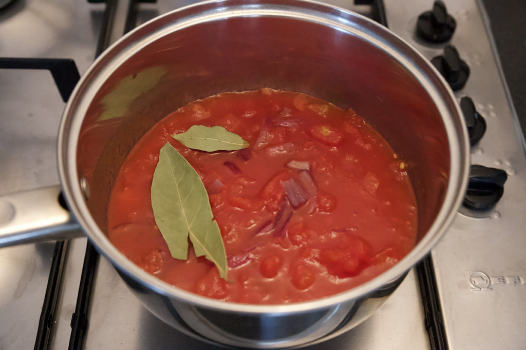 Enchiladas con pomodoro e spinaci