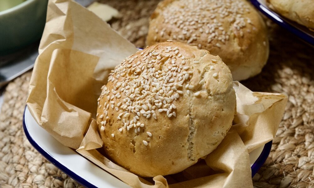 Panini per hamburger con sesamo