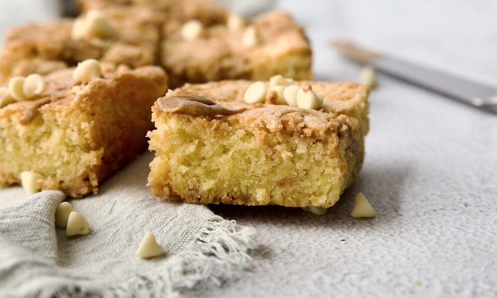 fette di blondie, brownie bianco