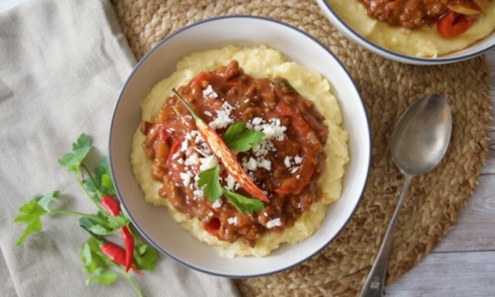 polenta al formaggio con salsa piccante